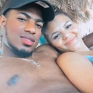 Meet your Posher, Laurely